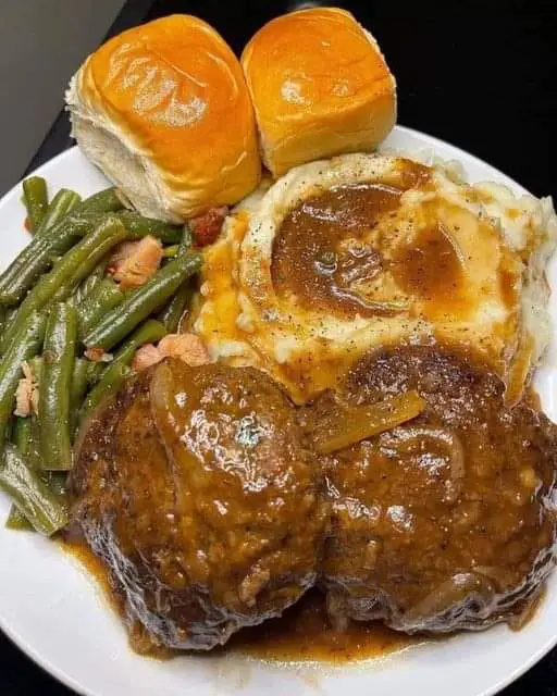 Salisbury Steak with Mashed Potatoes and Mushroom Gravy