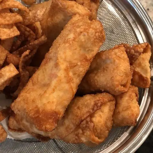 How to Make Crab Rangoon Egg Rolls