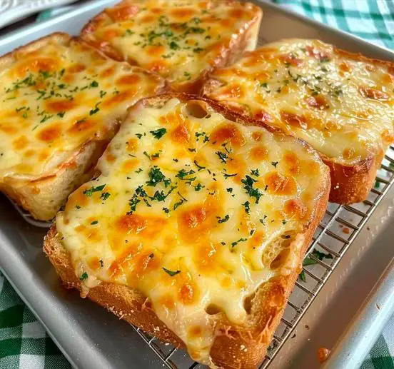 Cheesy Texas Toast: A Flavorful and Easy Side Dish