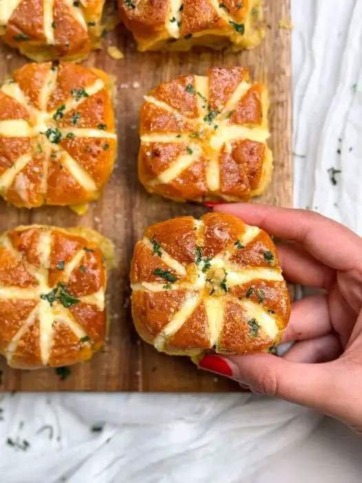 KOREAN CREAM CHEESE GARLIC BUNS