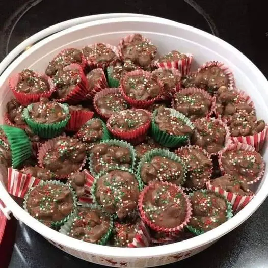 **Festive Chocolate Clusters: The Perfect Holiday Treat!**