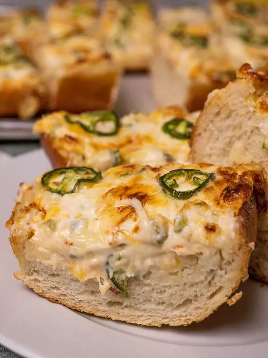 Jalapeño Popper Cheese Bread