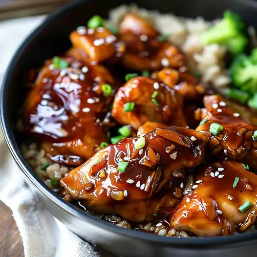 Sweet and Savory Honey Garlic Chicken in Slow Cooker