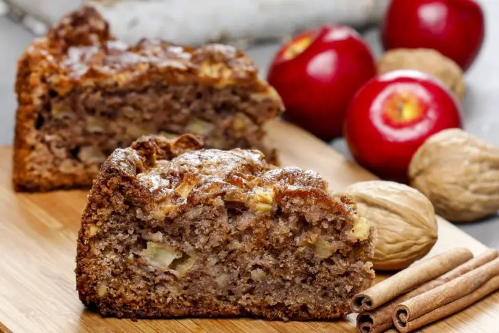 Cinnamon Apple Cake