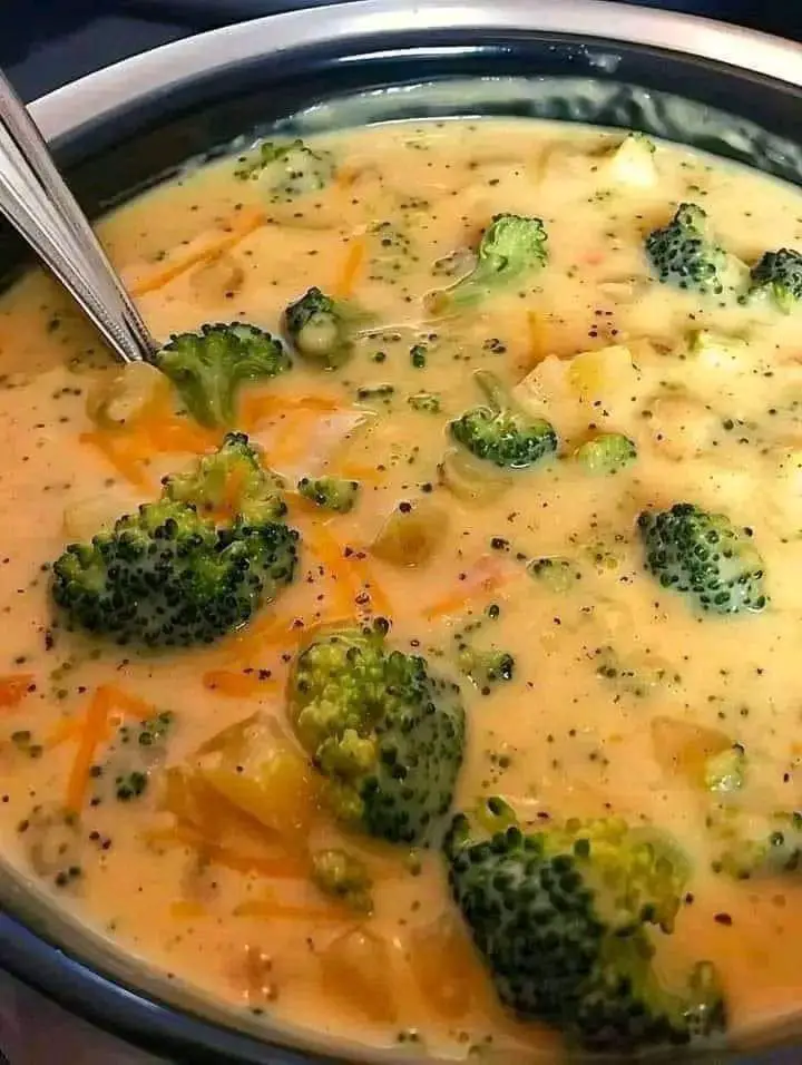 LOADED BROCCOLI POTATO SOUP