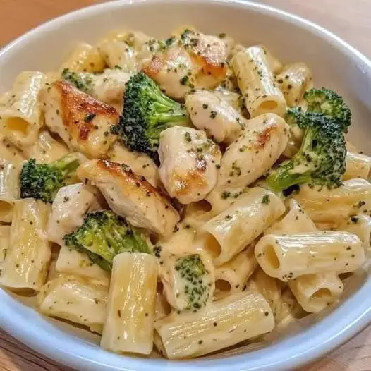 Creamy Chicken and Broccoli Pasta