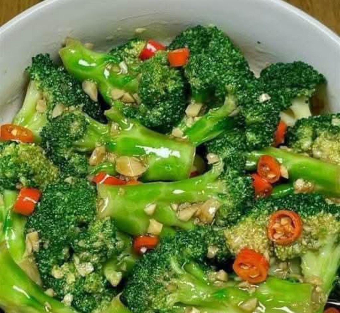 Garlic broccoli stir fry