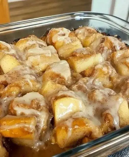 Cinnamon Roll Peach Cobbler Delight