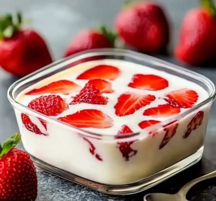 Homemade Strawberry Gelatin with Cream