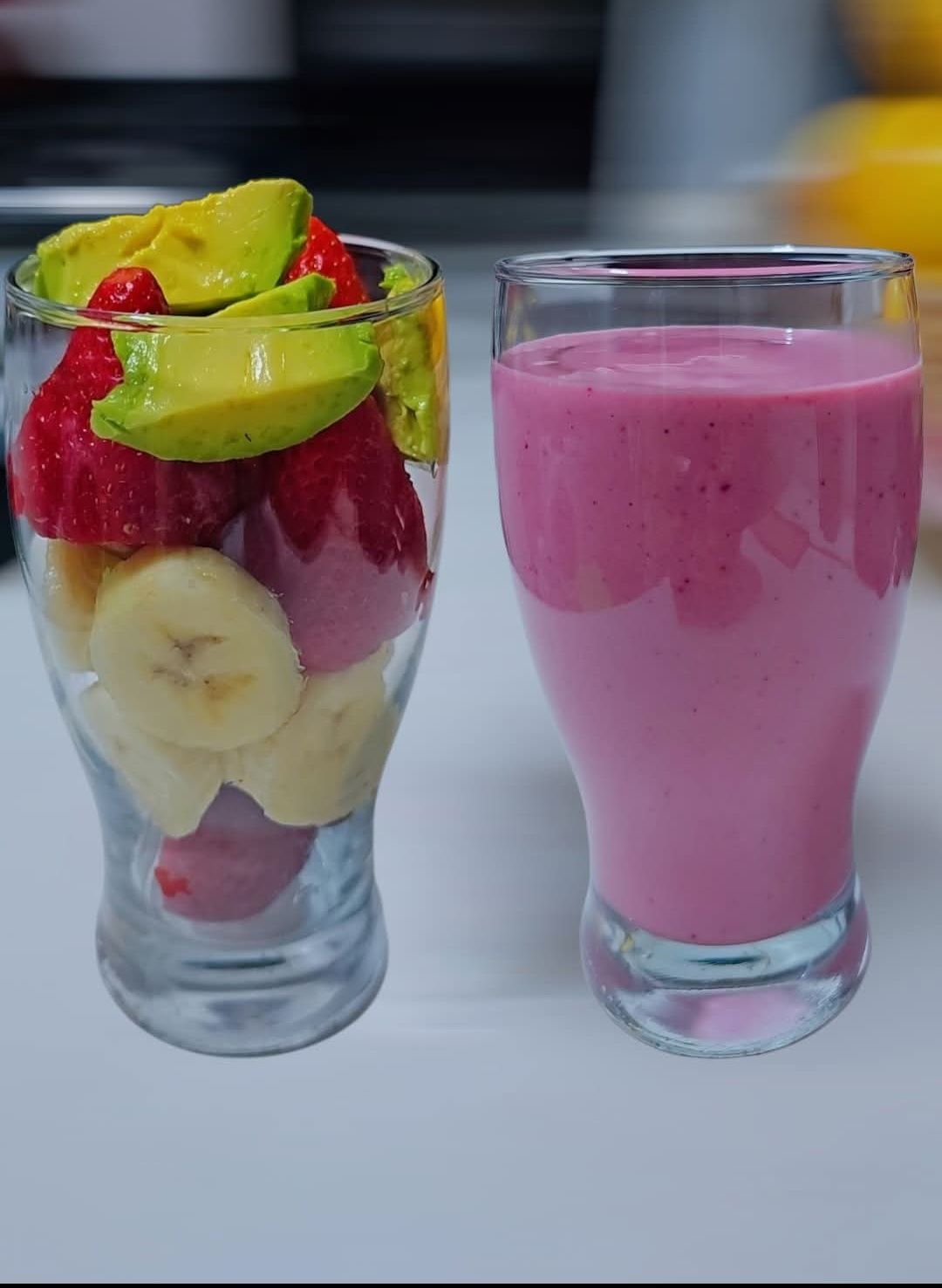 STRAWBERRY, BANANA & AVOCADO SMOOTHIE 1 492145583 668733942563400 5412322884942292401 n