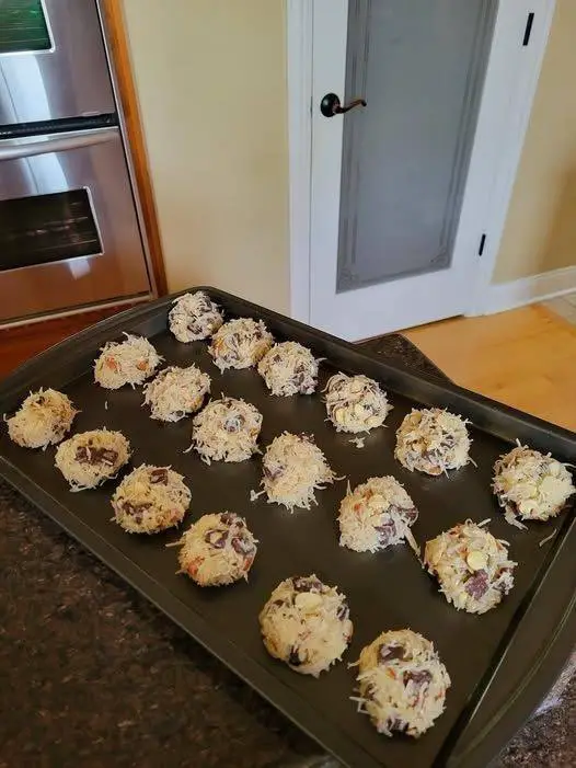 Here’s a simple recipe for 0-point Almond Joy Cookies: 1 502666429 122128369838726459 4326446661162323820 n