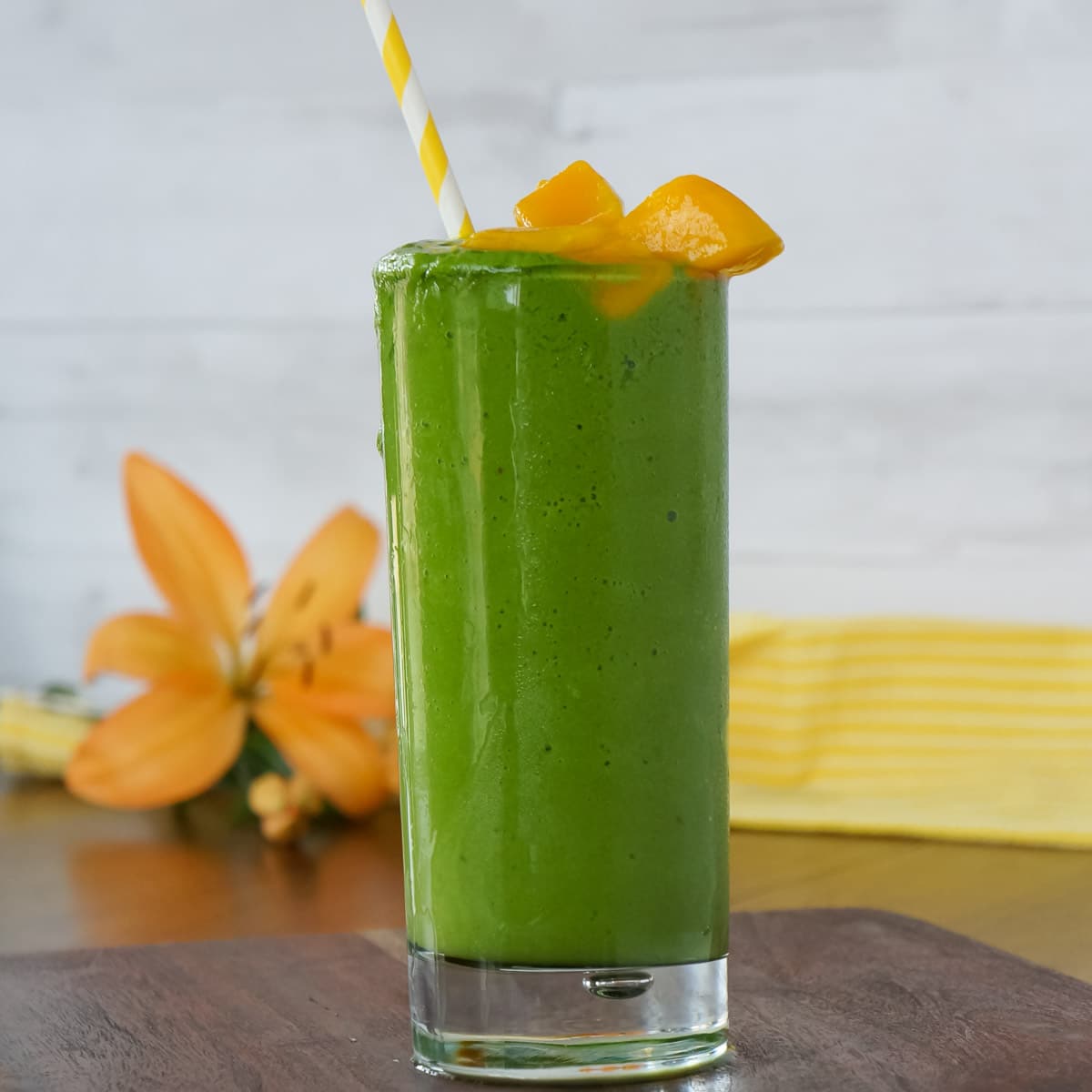 Simple Mango Spinach Smoothie Recipe