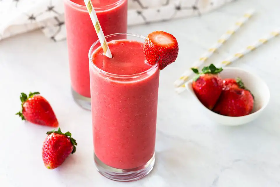 strawberry breakfast smoothie recipe 2097149 hero 02 5c1d4b2a46e0fb00014bf2ec d72356ef1ca74a9ea8360a5d872fa454